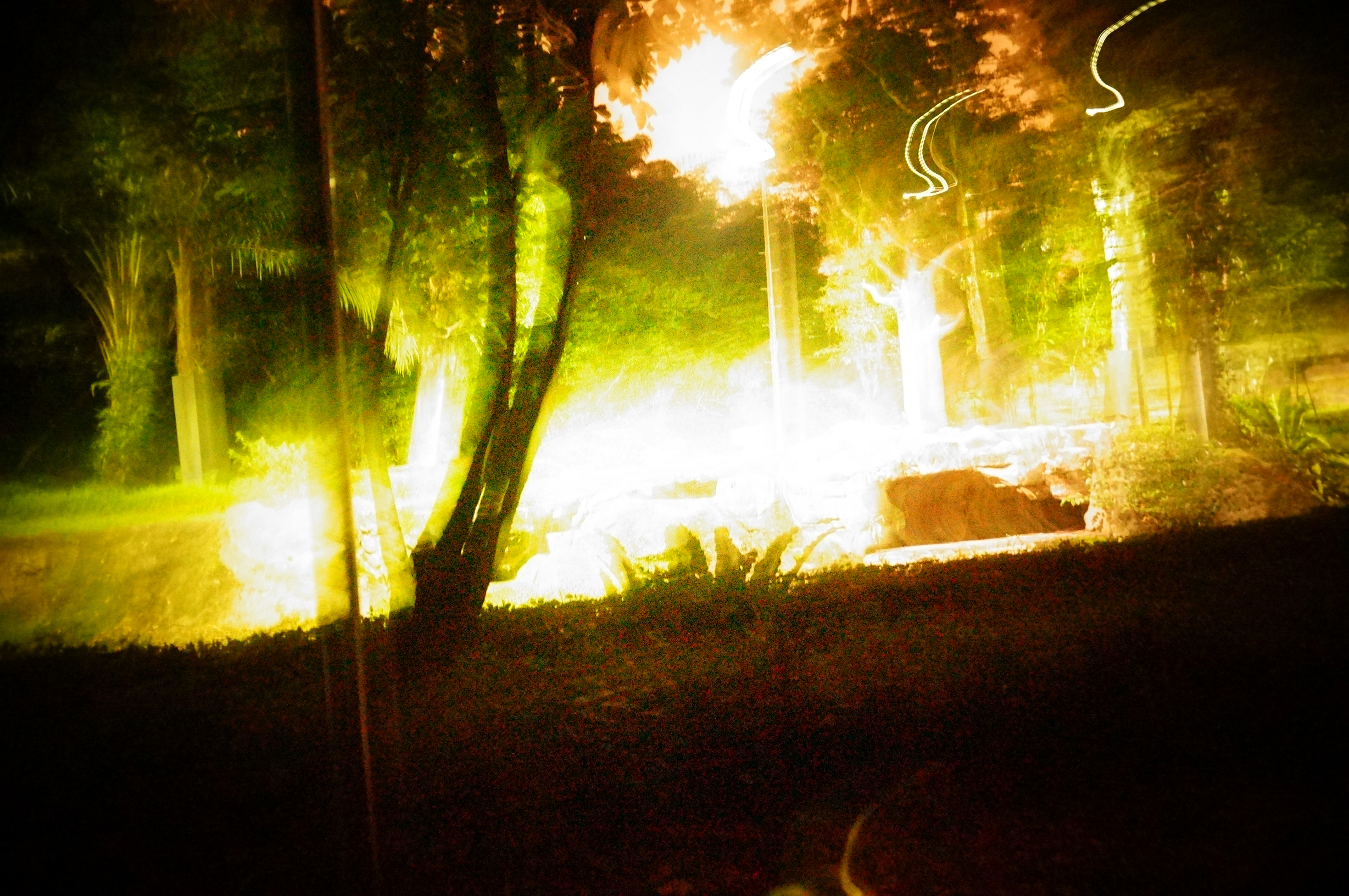 现在去香港买个sony微单贵吗?我在京东看是4